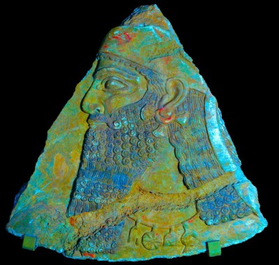 Figure 1. Fragment of a relief from the north-west palace, depicting King Ashurnasirpal II; false colour processing has been applied to highlight the surviving black pigment, which is seen as a dark blue on the beard and hair, and as red visible on the king’s necklace, earrings and headgear (© Fitzwilliam Museum, Cambridge).
